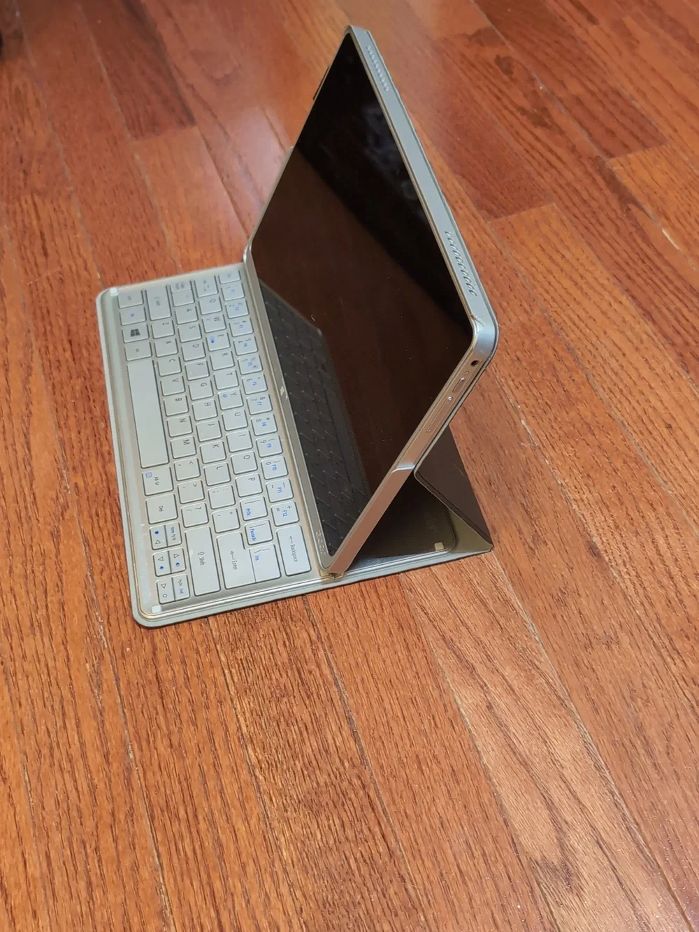 Acer Aspire P3-171 Tablet Touchscreen 4gb Ram with Power Block